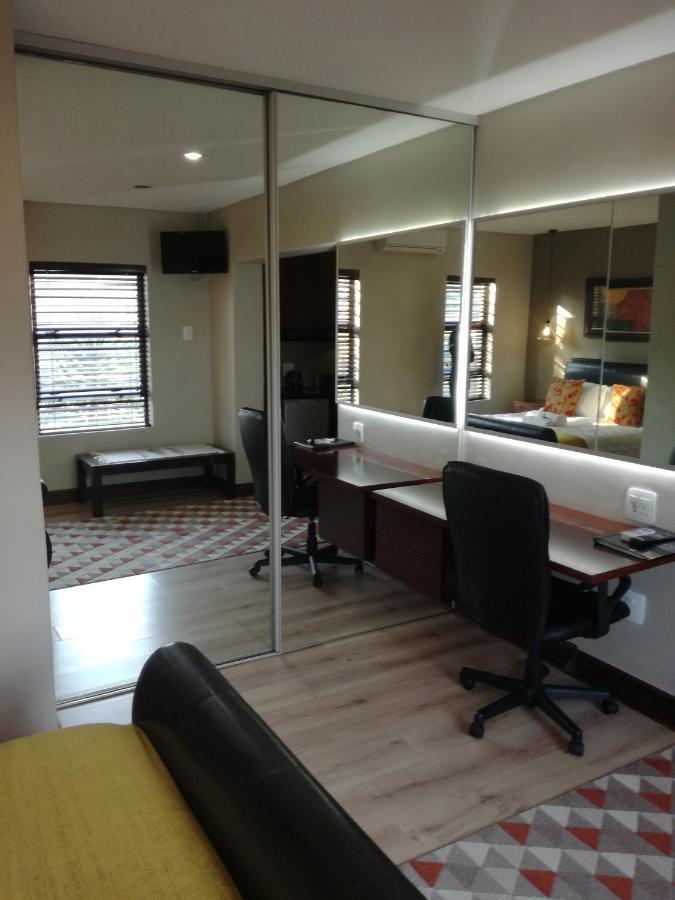 Belmont Guesthouse Bloemfontein Bagian luar foto