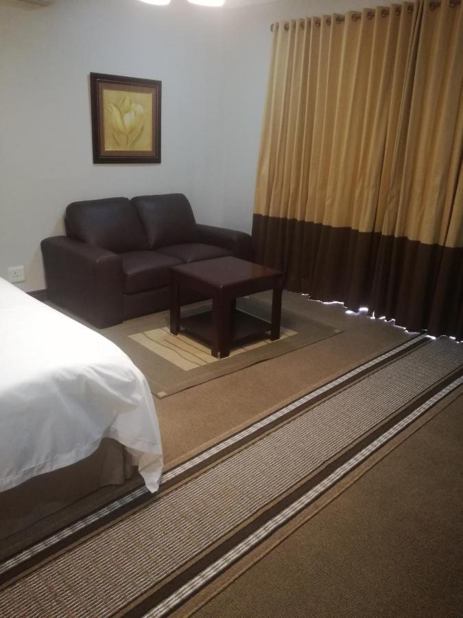 Belmont Guesthouse Bloemfontein Bagian luar foto
